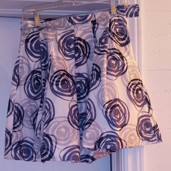 Beautiful summer Skirt - Picture 2 of 3